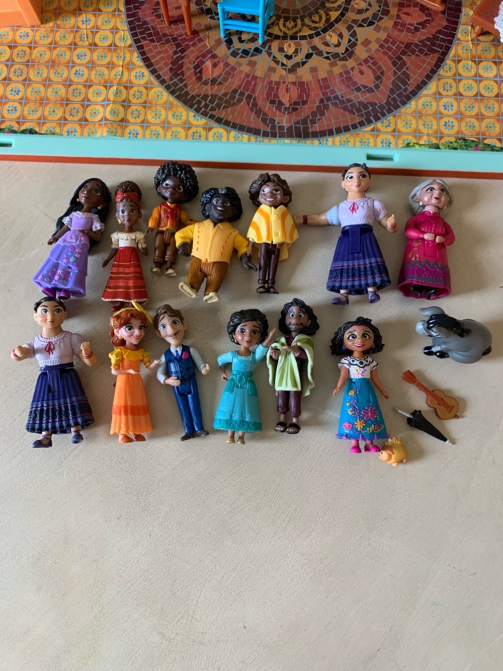 Encanto Madrigal Dollhouse Playset with Rainbow Cloud, Furniture, 13 figures + - Picture 3 of 14